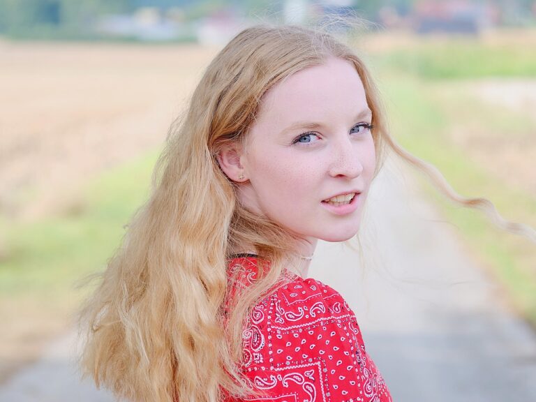 Fashion and Travel: Packing Tips for Minimalist Travelers